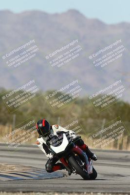 media/Dec-01-2025-Moto Forza (Mon) [[2daa91e15f]]/2-Intermediate Group/Session 3 (Turn 3)/